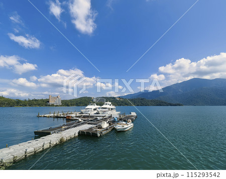 台湾・青空に映える日月潭 / Sun Moon Lake, Nantou, Taiwan 115293542