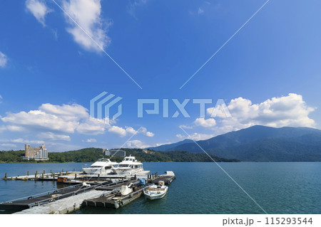 台湾・青空に映える日月潭 / Sun Moon Lake, Nantou, Taiwan 115293544