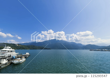 台湾・青空に映える日月潭 / Sun Moon Lake, Nantou, Taiwan 115293547