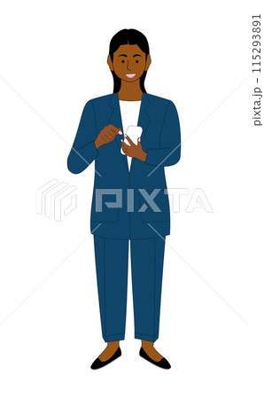 携帯を使う若い黒人女性,白背景 携帯を使う若い黒人女性,白背景 115293891