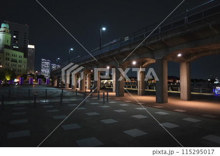 みなとみらいの夜景 象の鼻公園の風景 みなとみらいの夜景 象の鼻公園の風景 115295017
