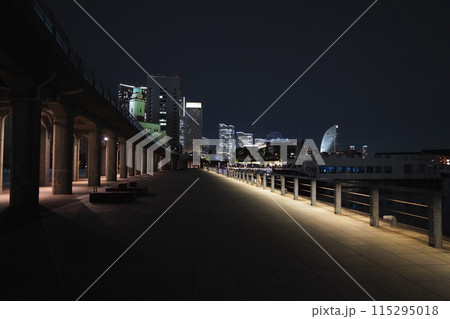 みなとみらいの夜景　象の鼻公園 115295018