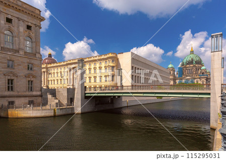Old houses on the river bank in the historical district of Nikolaiviertel in Berlin. Old houses on the river bank in the historical district of Nikolaiviertel in Berlin. 115295031