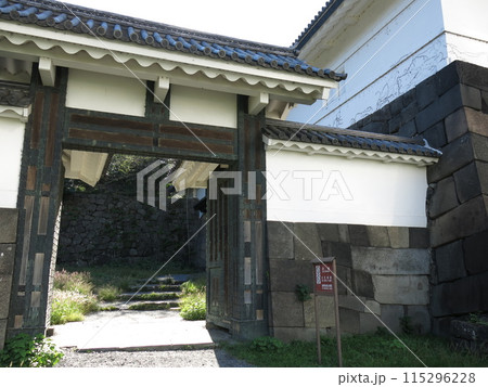 千代田区の北の丸公園にある旧江戸城清水門 115296228