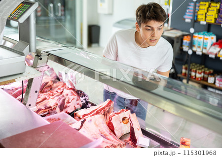 shopper makes his choice from assortment. shopper makes his choice from assortment. 115301968