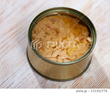 Bonito fish fillets preserved in oil Bonito fish fillets preserved in oil 115302778