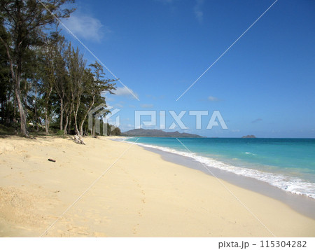 Waimanalo Beach looking towards Mokulua islands Waimanalo Beach looking towards Mokulua islands 115304282