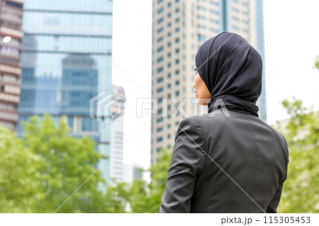 Professional Muslim Woman in City Business District Professional Muslim Woman in City Business District 115305453