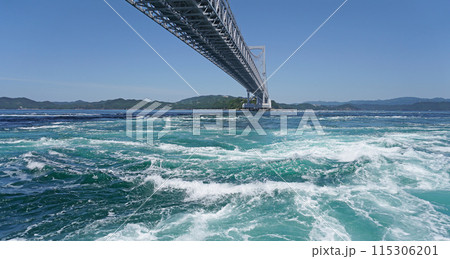 迫力ある大潮 鳴門海峡(徳島県鳴門市) 迫力ある大潮 鳴門海峡(徳島県鳴門市) 115306201