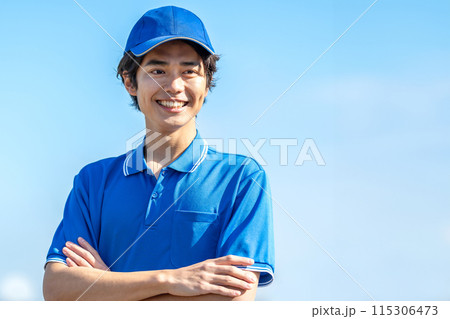 ドライバー　男性　青空 115306473