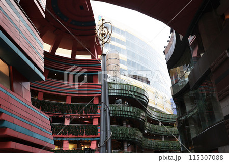 何とも変わった派手な建物 115307088