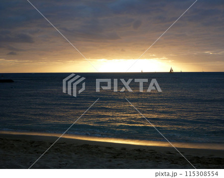 Dramatic Sunset on Queens Waikiki Beach Dramatic Sunset on Queens Waikiki Beach 115308554