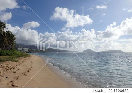 Sandy shoreline of Kahala Beach and the southern coastline of Oahu 115308683
