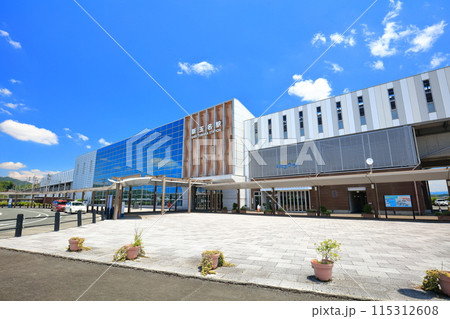 【熊本県】快晴の新玉名駅の南口(九州新幹線) 【熊本県】快晴の新玉名駅の南口(九州新幹線) 115312608