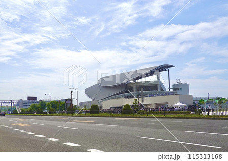 神戸須磨シーワールドの建物を国道2号線越しに見た風景　兵庫県神戸市須磨区 115313168