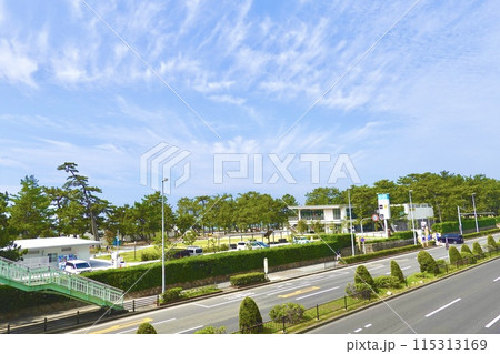 国道2号線沿いの須磨海浜公園短時間利用者用駐車場が見える風景 兵庫県神戸市須磨区 国道2号線沿いの須磨海浜公園短時間利用者用駐車場が見える風景 兵庫県神戸市須磨区 115313169
