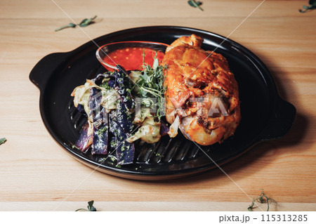 Savory Chicken and Colorful Vegetables on Rustic Wood Table 115313285