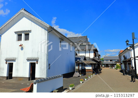 【熊本県】晴天の芝居小屋の八千代座（山鹿温泉街） 115313297