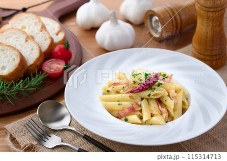 ペンネ ペペロンチーノ スパゲティ 115314713