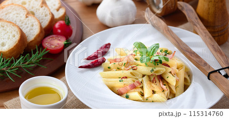 ペンネ ペペロンチーノ スパゲティ 115314760