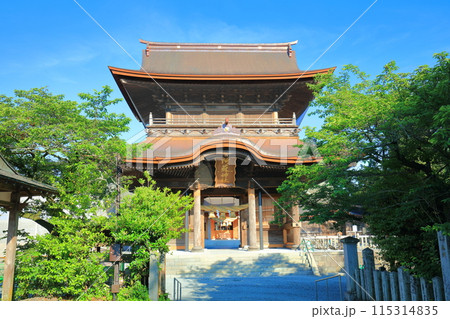 【熊本県】快晴の阿蘇神社(楼門) 【熊本県】快晴の阿蘇神社(楼門) 115314835