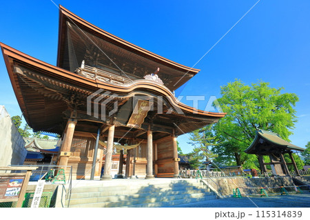 【熊本県】快晴の阿蘇神社(楼門) 【熊本県】快晴の阿蘇神社(楼門) 115314839