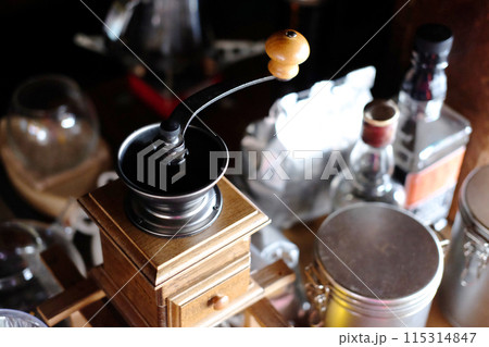 Vintage coffee drip machine set on counter bar in cafe 115314847
