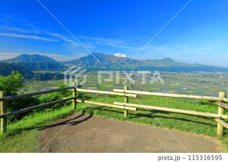 【熊本県】快晴の阿蘇山(阿蘇五岳:中岳 高岳 根子岳 烏帽子岳 杵島岳) 【熊本県】快晴の阿蘇山(阿蘇五岳:中岳 高岳 根子岳 烏帽子岳 杵島岳) 115316595