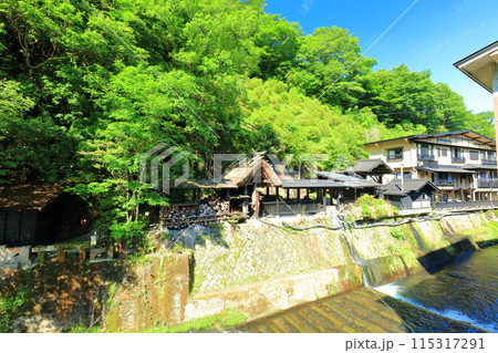 【熊本県】晴天の黒川温泉 115317291