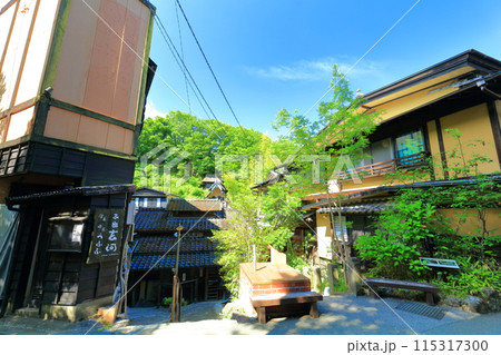 【熊本県】晴天の黒川温泉 115317300