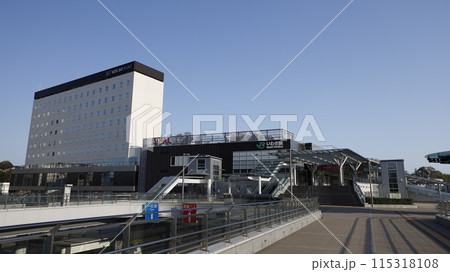 JRいわき駅の駅前周辺の風景、ペデストリアンデッキが整備されている 115318108