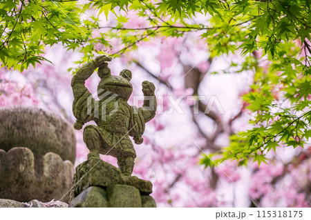 Frog statue with maple and cherry blossom, Nyoirinji Temple, Ogori Frog statue with maple and cherry blossom, Nyoirinji Temple, Ogori 115318175