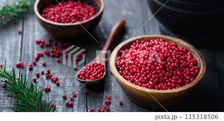 鮮やかな色合いが特徴的 ピンクペッパー 鮮やかな色合いが特徴的 ピンクペッパー 115318506