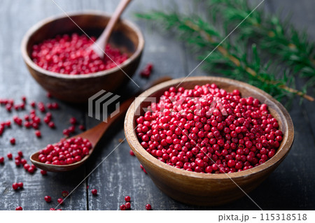 鮮やかな色合いが特徴的 ピンクペッパー 115318518