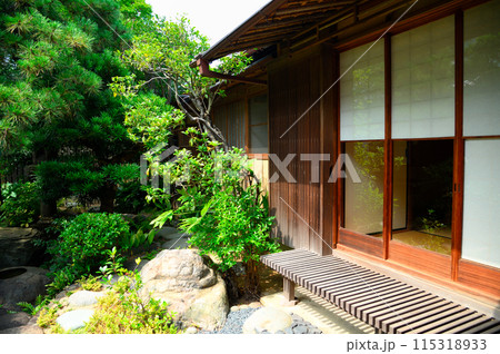 日本の伝統住宅の縁側 115318933