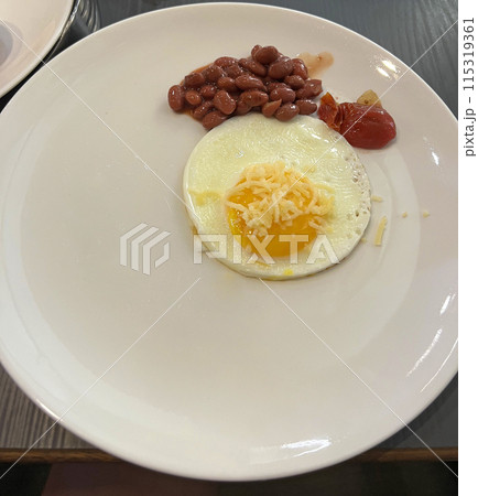 Scrambled eggs with beans and sun-dried tomato 115319361