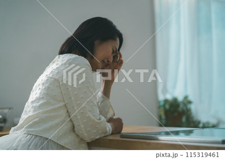 a forty-something woman 115319461