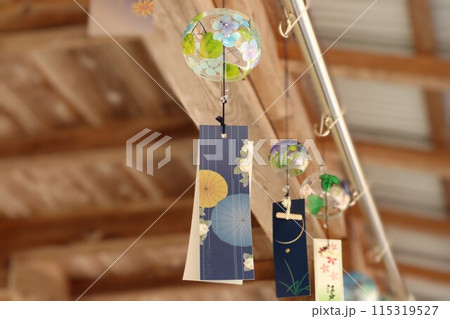 涼し気な青龍寺の風鈴のボカシ撮り 115319527