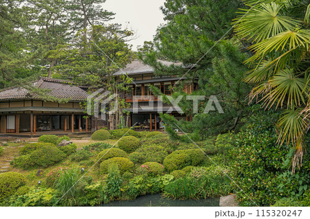山形 鶴舞園 新緑の庭園と清遠閣 115320247