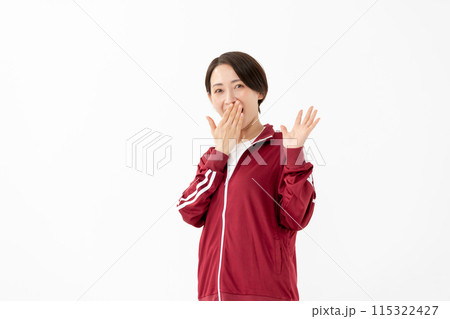 ジャージの女性 驚く ジャージの女性 驚く 115322427