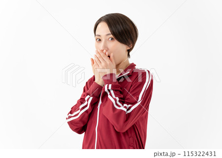 ジャージの女性 驚く ジャージの女性 驚く 115322431
