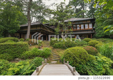 山形 鶴舞園 新緑の庭園と清遠閣 115322690
