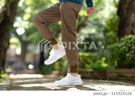 ウォーキング 膝 足元 ウォーキング 膝 足元 115323128