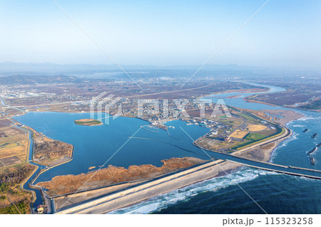 鳥の海と阿武隈川河口(宮城県亘理町) 鳥の海と阿武隈川河口(宮城県亘理町) 115323258