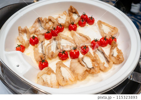 ホテルのビュッフェのイメージ。 ホテルのビュッフェのイメージ。 115323893