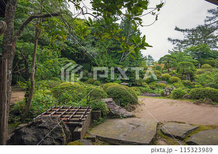 山形 鶴舞園 清遠閣から庭園を望む 115323989