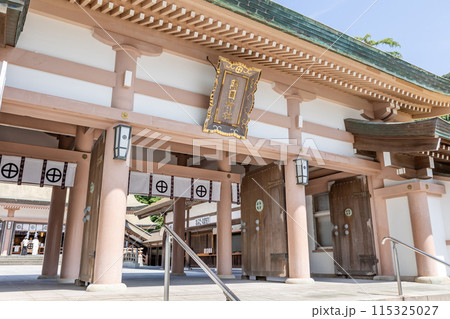 照国神社の入り口斜から 115325027