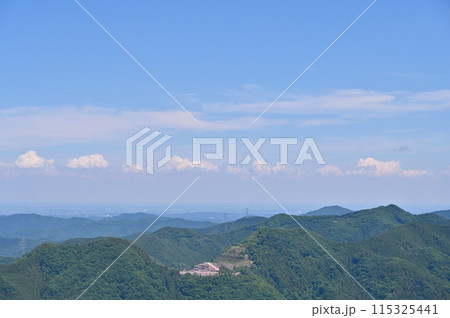 秩父高原牧場の風景（埼玉県） 115325441