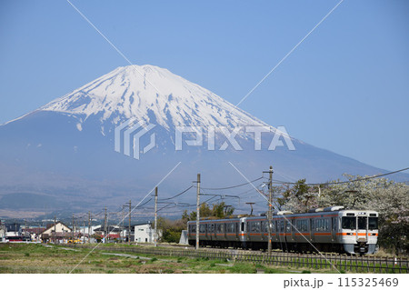富士山と御殿場線普通列車 富士山と御殿場線普通列車 115325469