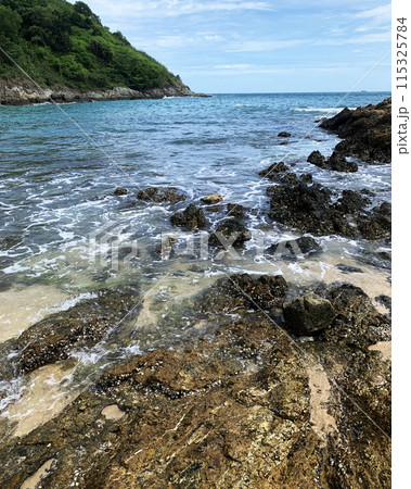 sea waves on the rocks 115325784